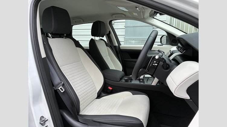 2024 認定中古車 Land Rover Discovery Sport フジホワイト D200マイルドハイブリッド（ディーゼル） 標準ホイール S