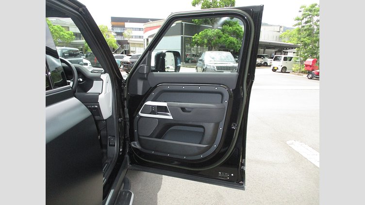 2023 認定中古車 Land Rover Defender 110 アイガーグレイ D300 AWD（AT） X-DYNAMIC SE