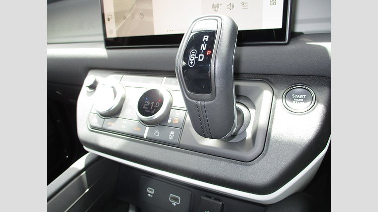 2023 認定中古車 Land Rover Defender 110 アイガーグレイ D300 AWD（AT） X-DYNAMIC SE