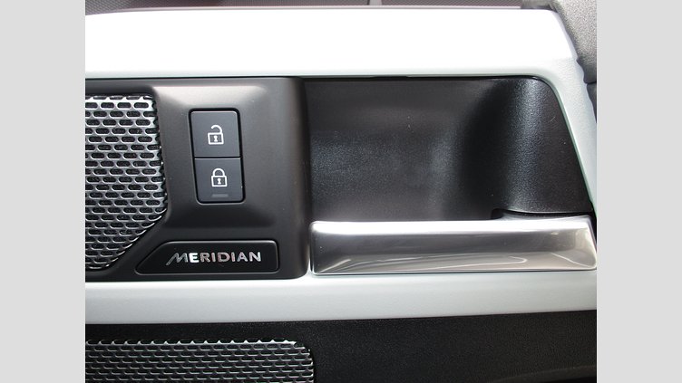 2023 認定中古車 Land Rover Defender 110 アイガーグレイ D300 AWD（AT） X-DYNAMIC SE