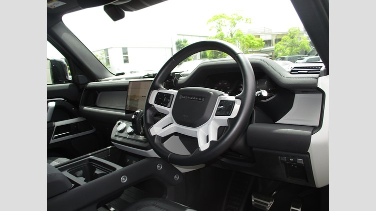 2023 認定中古車 Land Rover Defender 110 アイガーグレイ D300 AWD（AT） X-DYNAMIC SE