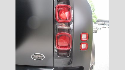 Defender 110 17