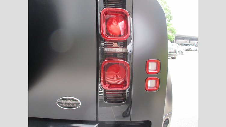 2023 認定中古車 Land Rover Defender 110 アイガーグレイ D300 AWD（AT） X-DYNAMIC SE