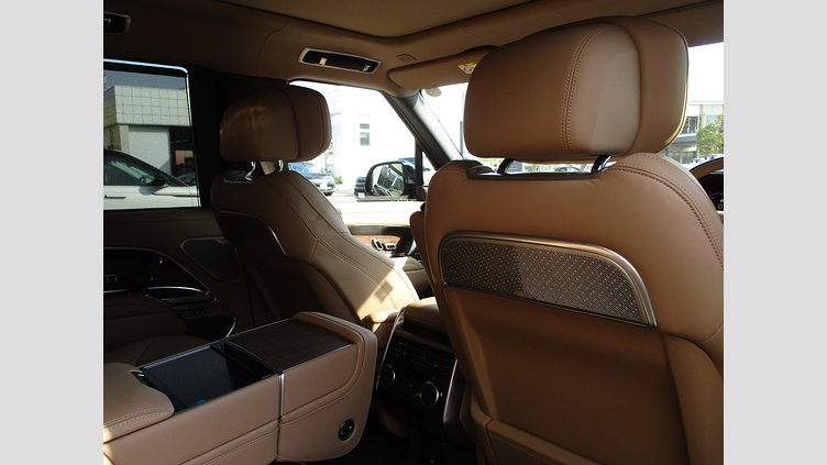 2024 認定中古車 Land Rover Range Rover サントリーニブラック P530 AWD（AT） スタンダードホイールベース Autobiography
