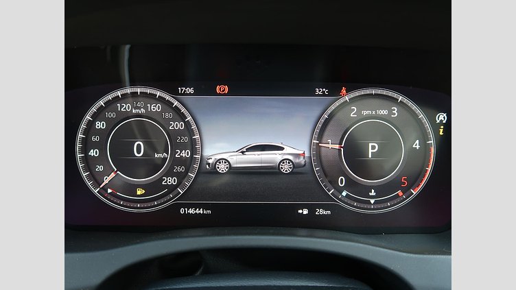 2019 認定中古車 Jaguar XE Eiger Grey 2.0 litre i4D Diesel S