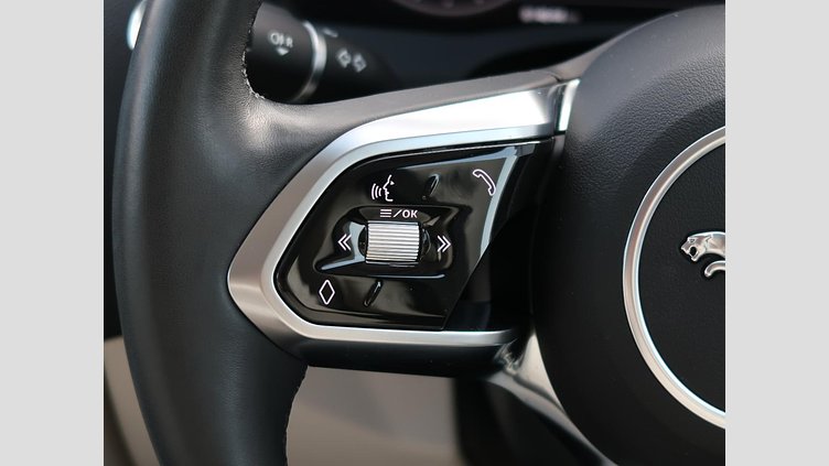 2019 認定中古車 Jaguar XE Eiger Grey 2.0 litre i4D Diesel S