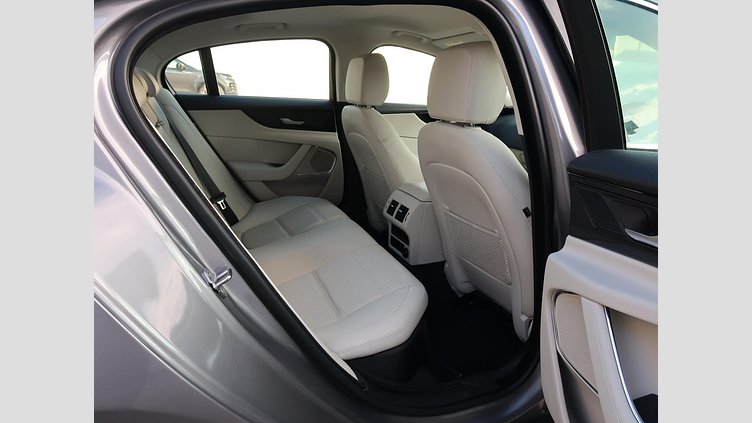 2019 認定中古車 Jaguar XE Eiger Grey 2.0 litre i4D Diesel S
