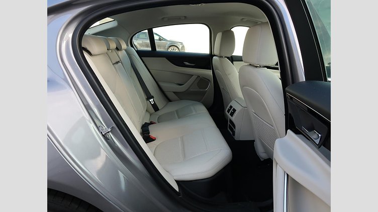 2019 認定中古車 Jaguar XE Eiger Grey 2.0 litre i4D Diesel S
