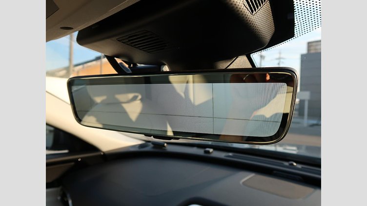 2019 認定中古車 Jaguar XE Eiger Grey 2.0 litre i4D Diesel S