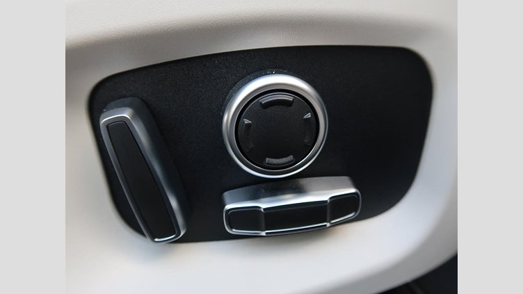 2019 認定中古車 Jaguar XE Eiger Grey 2.0 litre i4D Diesel S