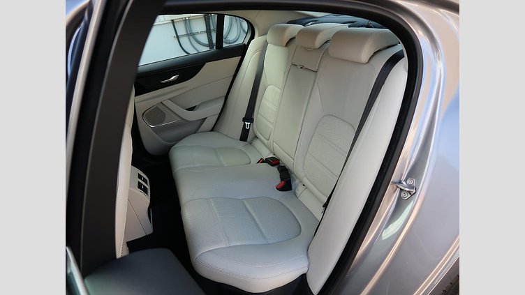 2019 認定中古車 Jaguar XE Eiger Grey 2.0 litre i4D Diesel S