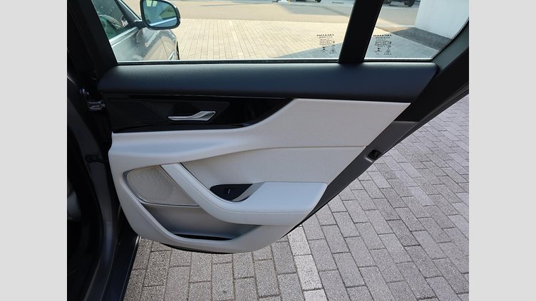 2019 認定中古車 Jaguar XE Eiger Grey 2.0 litre i4D Diesel S