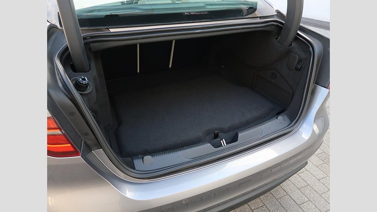 2019 認定中古車 Jaguar XE Eiger Grey 2.0 litre i4D Diesel S
