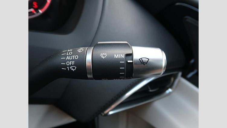 2019 認定中古車 Jaguar XE Eiger Grey 2.0 litre i4D Diesel S