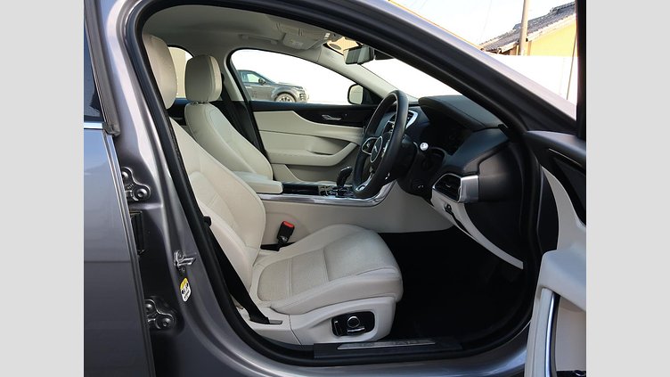 2019 認定中古車 Jaguar XE Eiger Grey 2.0 litre i4D Diesel S