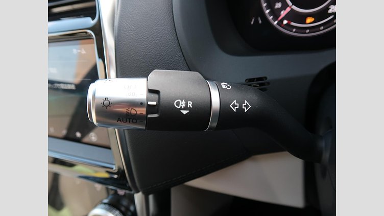 2019 認定中古車 Jaguar XE Eiger Grey 2.0 litre i4D Diesel S