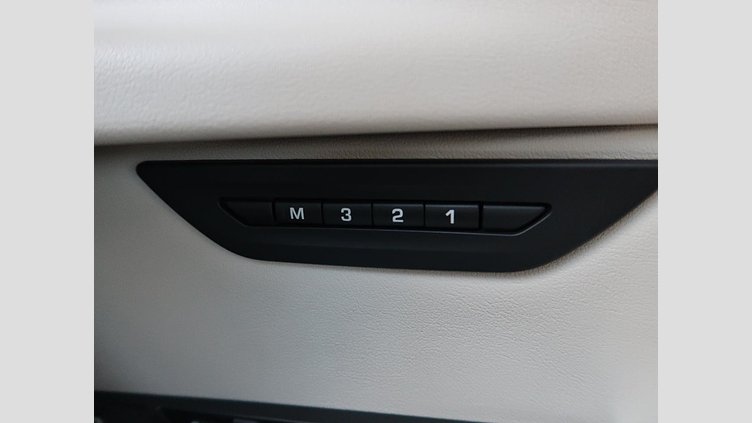 2019 認定中古車 Jaguar XE Eiger Grey 2.0 litre i4D Diesel S