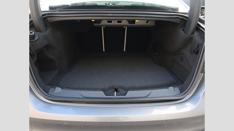2019 認定中古車 Jaguar XE Eiger Grey 2.0 litre i4D Diesel S