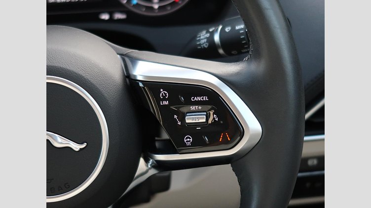 2019 認定中古車 Jaguar XE Eiger Grey 2.0 litre i4D Diesel S