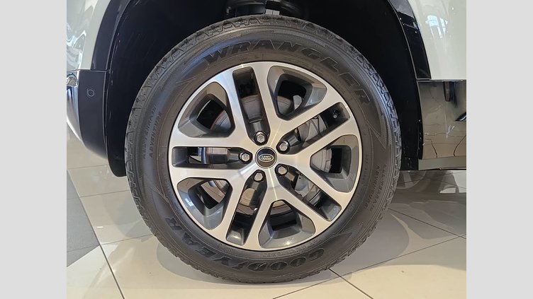 2023 Approved Land Rover Defender 110 Fuji White AWD 300PS X-Dynamic SE