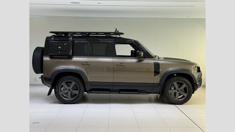 2026 Ny Land Rover Defender 110 Gondwana Stone Bensin Laddhybrid X-Dynamic SE