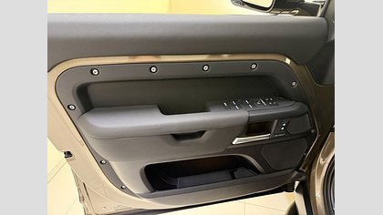 Defender 110 13