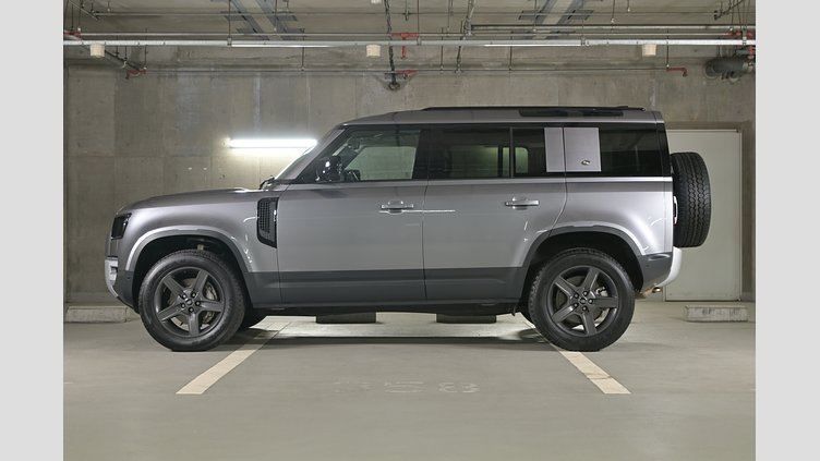 2024 認定中古車 Land Rover Defender 110 アイガーグレイ D300 AWD（AT） S