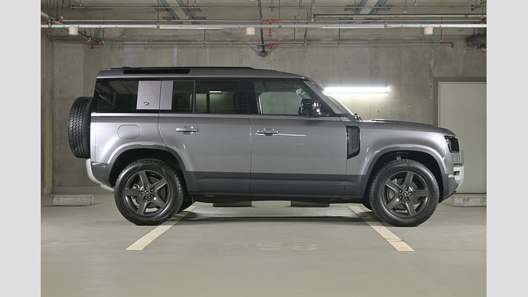 2024 認定中古車 Land Rover Defender 110 アイガーグレイ D300 AWD（AT） S