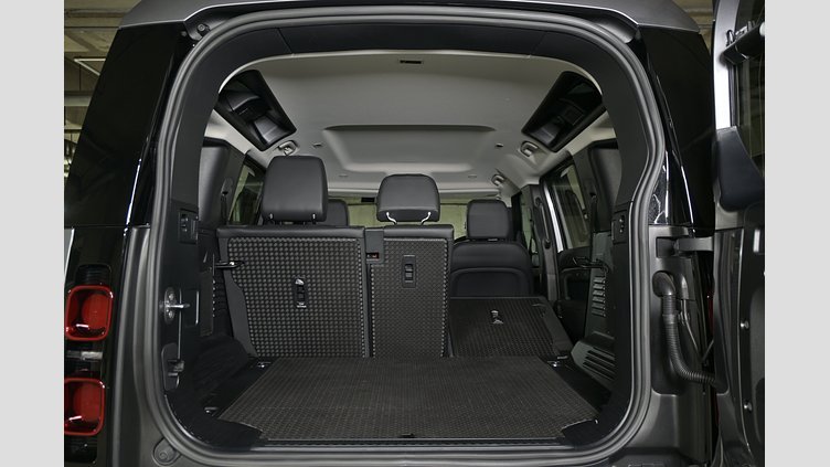 2024 認定中古車 Land Rover Defender 110 アイガーグレイ D300 AWD（AT） S