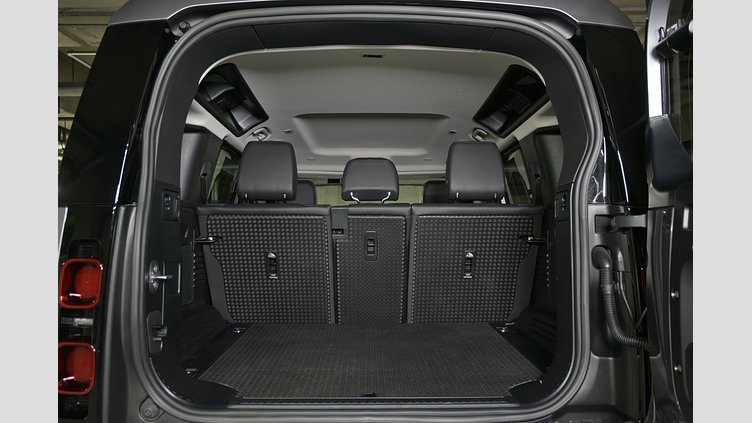 2024 認定中古車 Land Rover Defender 110 アイガーグレイ D300 AWD（AT） S