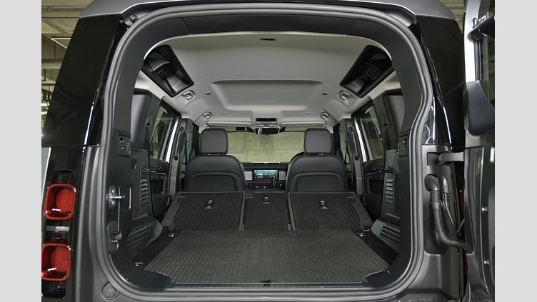 2024 認定中古車 Land Rover Defender 110 アイガーグレイ D300 AWD（AT） S