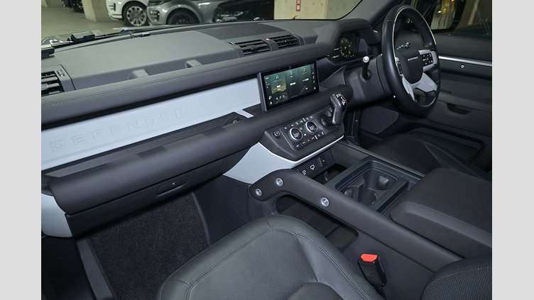 2024 認定中古車 Land Rover Defender 110 アイガーグレイ D300 AWD（AT） S
