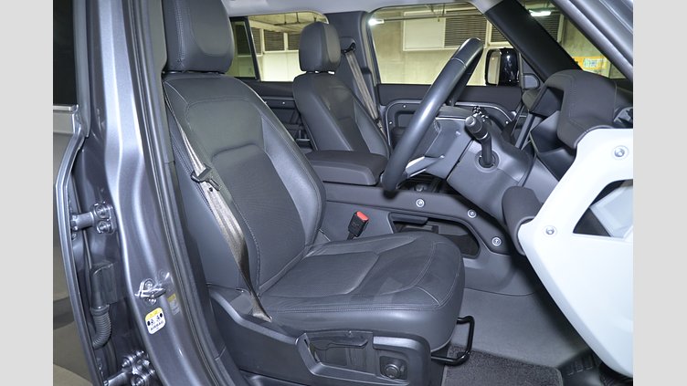 2024 認定中古車 Land Rover Defender 110 アイガーグレイ D300 AWD（AT） S