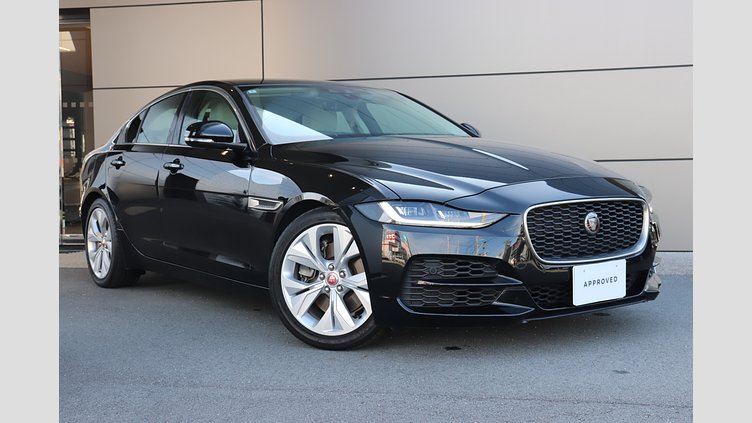 2019 認定中古車 Jaguar XE サントリーニブラック P250 RWD AUTOMATIC 4 door Saloon S