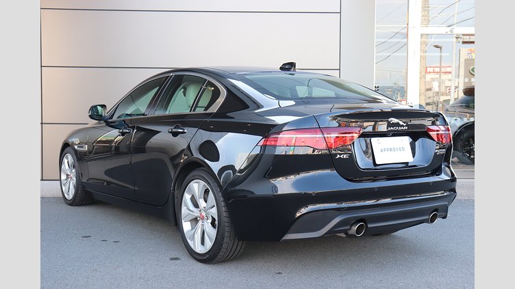 2019 認定中古車 Jaguar XE サントリーニブラック P250 RWD AUTOMATIC 4 door Saloon S