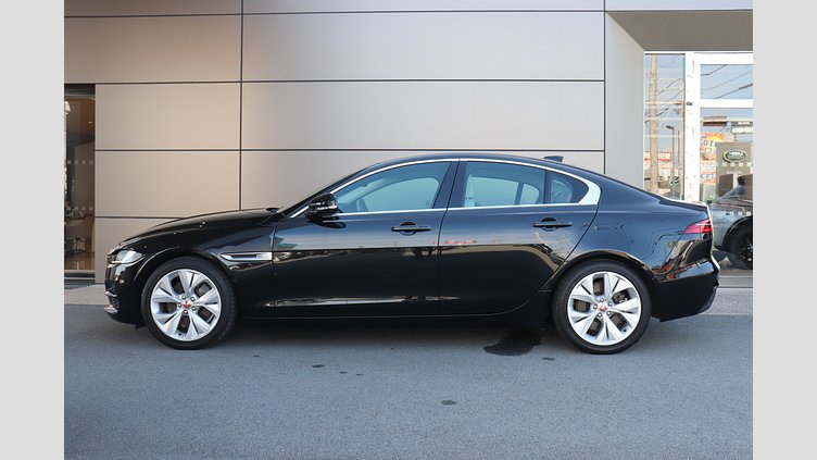 2019 認定中古車 Jaguar XE サントリーニブラック P250 RWD AUTOMATIC 4 door Saloon S