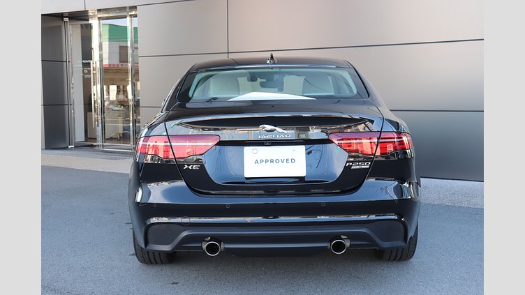 2019 認定中古車 Jaguar XE サントリーニブラック P250 RWD AUTOMATIC 4 door Saloon S