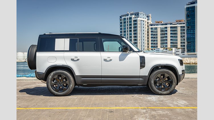 2026 New Land Rover Defender 110 Fuji White AWD 3.0 S 200PS
