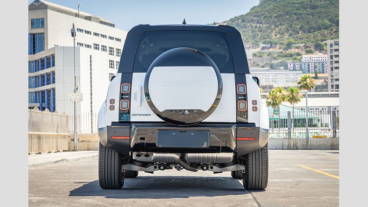 2026 New Land Rover Defender 110 Fuji White AWD 3.0 S 200PS