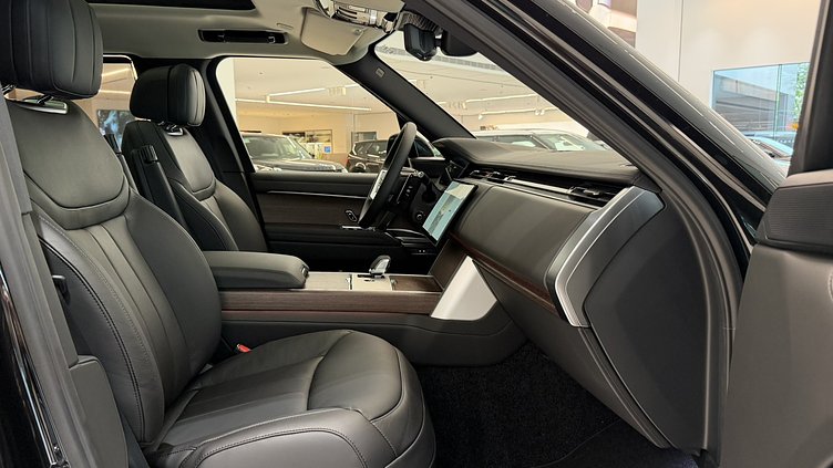 2026 新車 Land Rover Range Rover (1AG) 聖托里尼黑　Santorini Black P400 汽油 (輕油電混合) 長軸距7人座 HSE