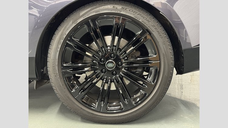 2023 認定中古車 Land Rover Range Rover アメジストグレイパープル - グロスフィニッシュ RANGE ROVER AUTOBIOGRAPHY ロングホイールベース
4.4L V8 530PSツインターボガソリンエンジン（AT）
AWD ロングホイールベース AUTOBIOGRAPHY