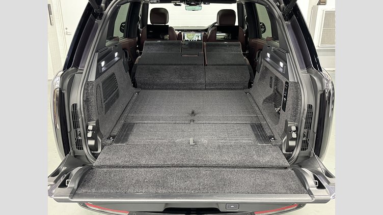 2023 認定中古車 Land Rover Range Rover アメジストグレイパープル - グロスフィニッシュ RANGE ROVER AUTOBIOGRAPHY ロングホイールベース
4.4L V8 530PSツインターボガソリンエンジン（AT）
AWD ロングホイールベース AUTOBIOGRAPHY