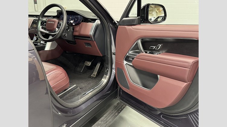 2023 認定中古車 Land Rover Range Rover アメジストグレイパープル - グロスフィニッシュ RANGE ROVER AUTOBIOGRAPHY ロングホイールベース
4.4L V8 530PSツインターボガソリンエンジン（AT）
AWD ロングホイールベース AUTOBIOGRAPHY