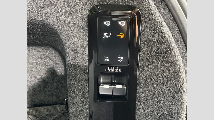 2024 認定中古車 Land Rover Range Rover オストゥーニパールホワイト（お取り扱いの有無については正規ディーラーにお問い合わせください） D350 AWD MHEV（AT） スタンダードホイールベース Autobiography