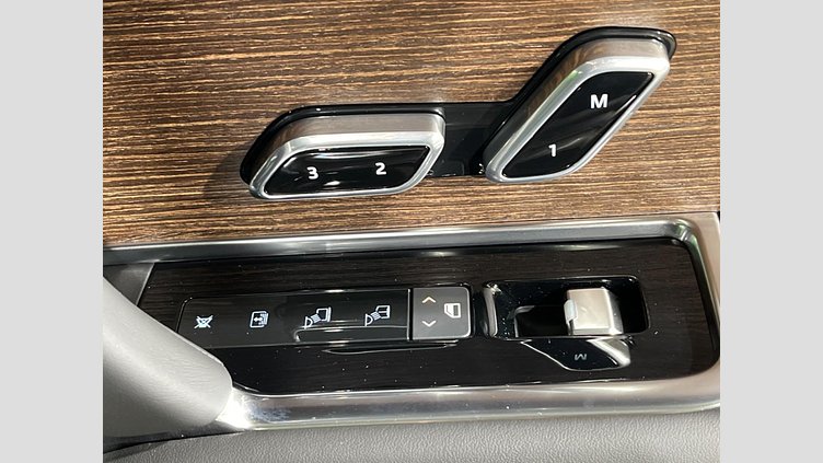 2024 認定中古車 Land Rover Range Rover オストゥーニパールホワイト（お取り扱いの有無については正規ディーラーにお問い合わせください） D350 AWD MHEV（AT） スタンダードホイールベース Autobiography