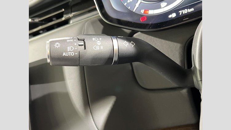2024 認定中古車 Land Rover Range Rover オストゥーニパールホワイト（お取り扱いの有無については正規ディーラーにお問い合わせください） D350 AWD MHEV（AT） スタンダードホイールベース Autobiography