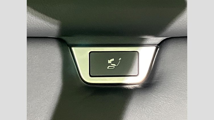 2024 認定中古車 Land Rover Range Rover オストゥーニパールホワイト（お取り扱いの有無については正規ディーラーにお問い合わせください） D350 AWD MHEV（AT） スタンダードホイールベース Autobiography