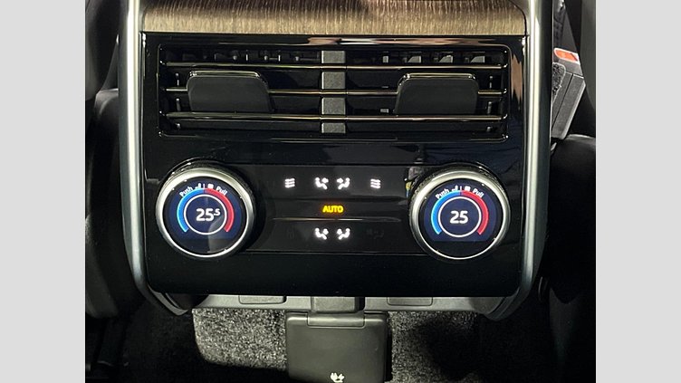 2024 認定中古車 Land Rover Range Rover オストゥーニパールホワイト（お取り扱いの有無については正規ディーラーにお問い合わせください） D350 AWD MHEV（AT） スタンダードホイールベース Autobiography