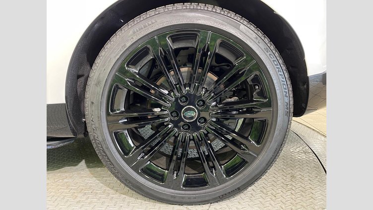 2024 認定中古車 Land Rover Range Rover オストゥーニパールホワイト（お取り扱いの有無については正規ディーラーにお問い合わせください） D350 AWD MHEV（AT） スタンダードホイールベース Autobiography