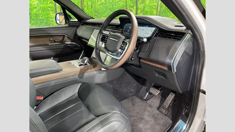 2024 認定中古車 Land Rover Range Rover オストゥーニパールホワイト（お取り扱いの有無については正規ディーラーにお問い合わせください） D350 AWD MHEV（AT） スタンダードホイールベース Autobiography